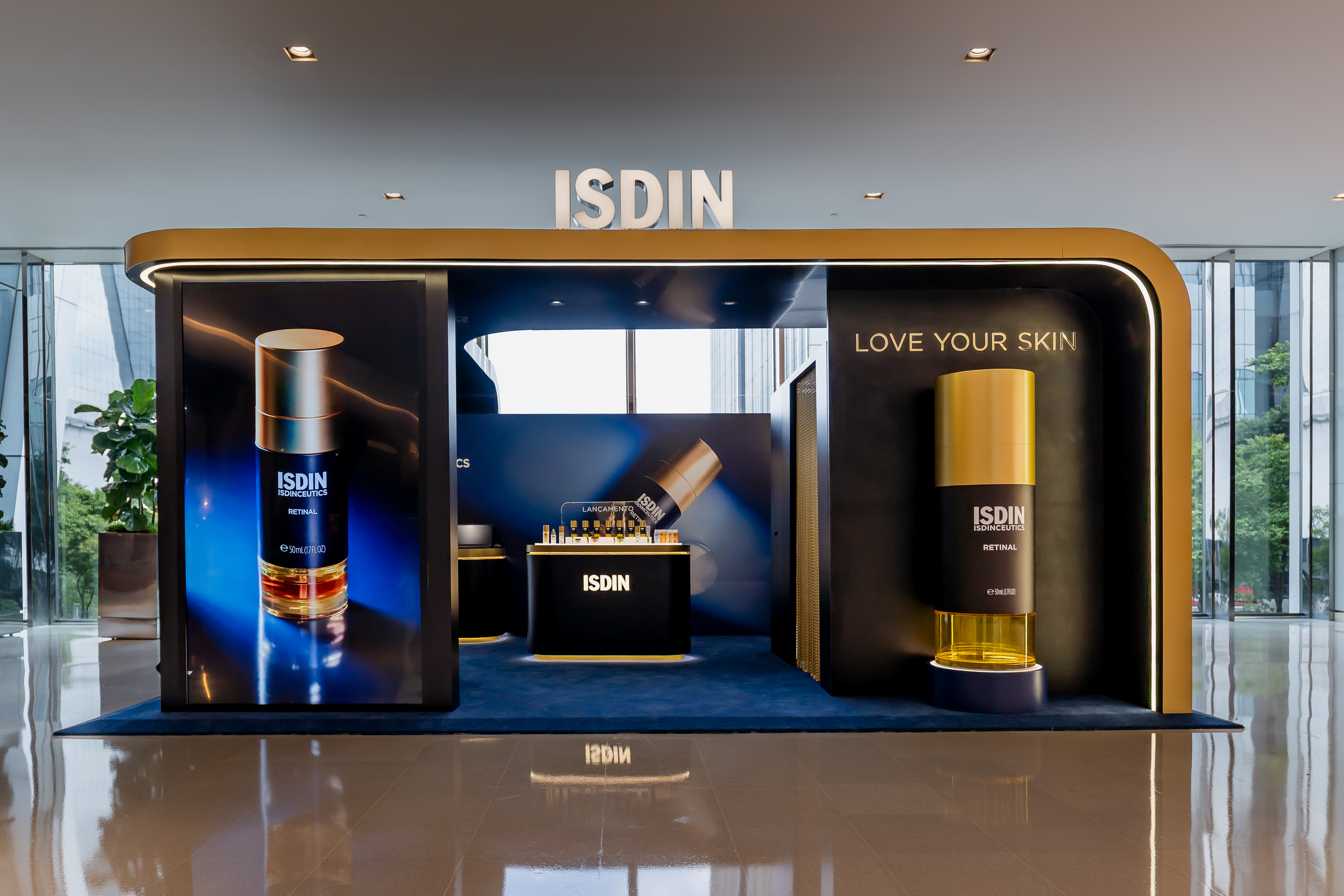 ISDIN monta pop-up de Retinal en JK Iguatemi con análisis facial por IA