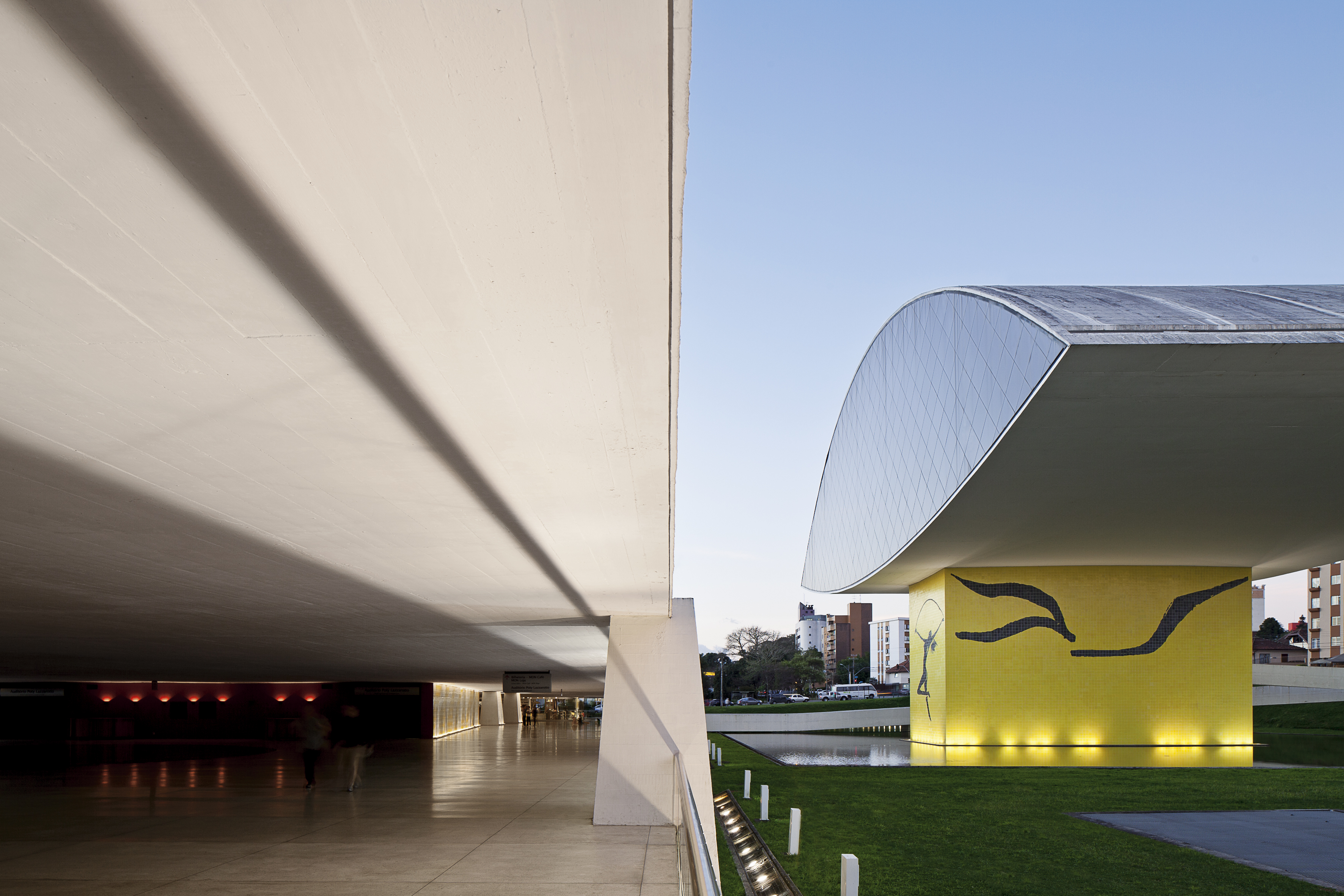 El Museu Oscar Niemeyer abre en el feriado con los últimos días de la 36ª Bienal